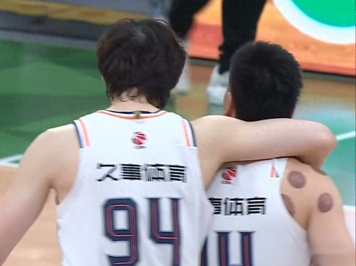 赛场上